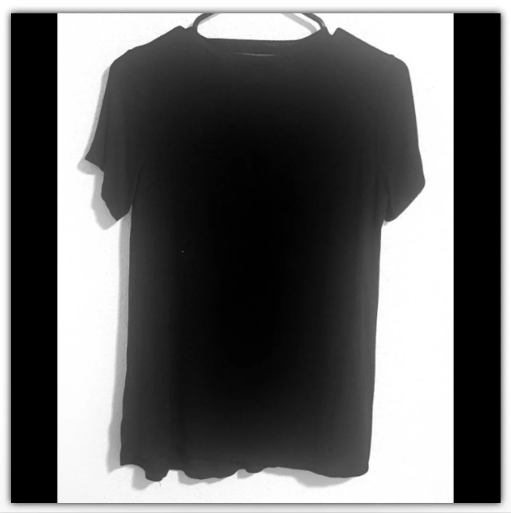 Gaze star print cut out v-neck top size small